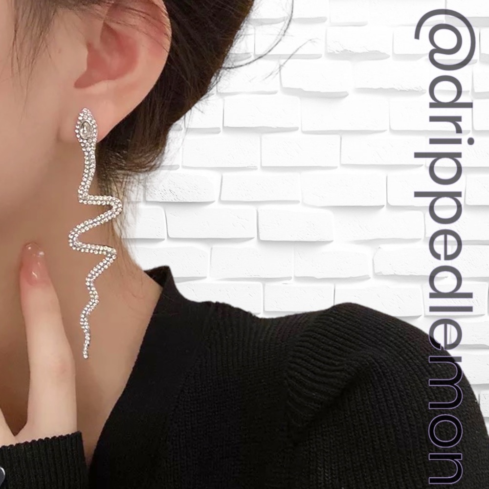 🆕 Big Snake Shape Dangle Rhinestone Embellished Earrings Silver Sparkle Women’s